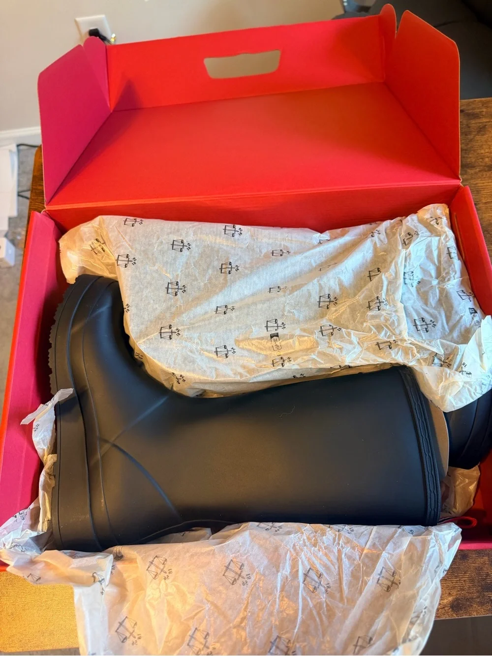 Hunter Black Tall Rain Boots with Red-Trim Pull Tabs 7W